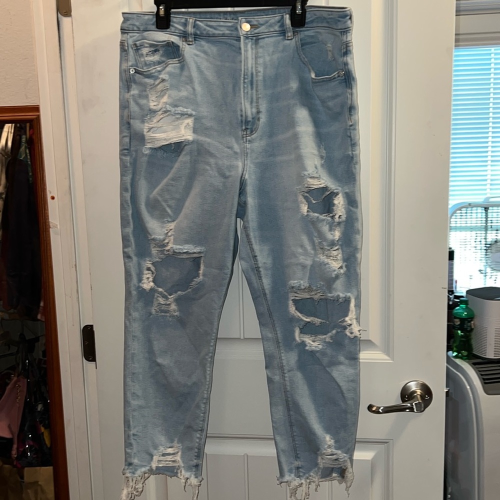 American Eagle blue jean with holes. No stains. 18 short